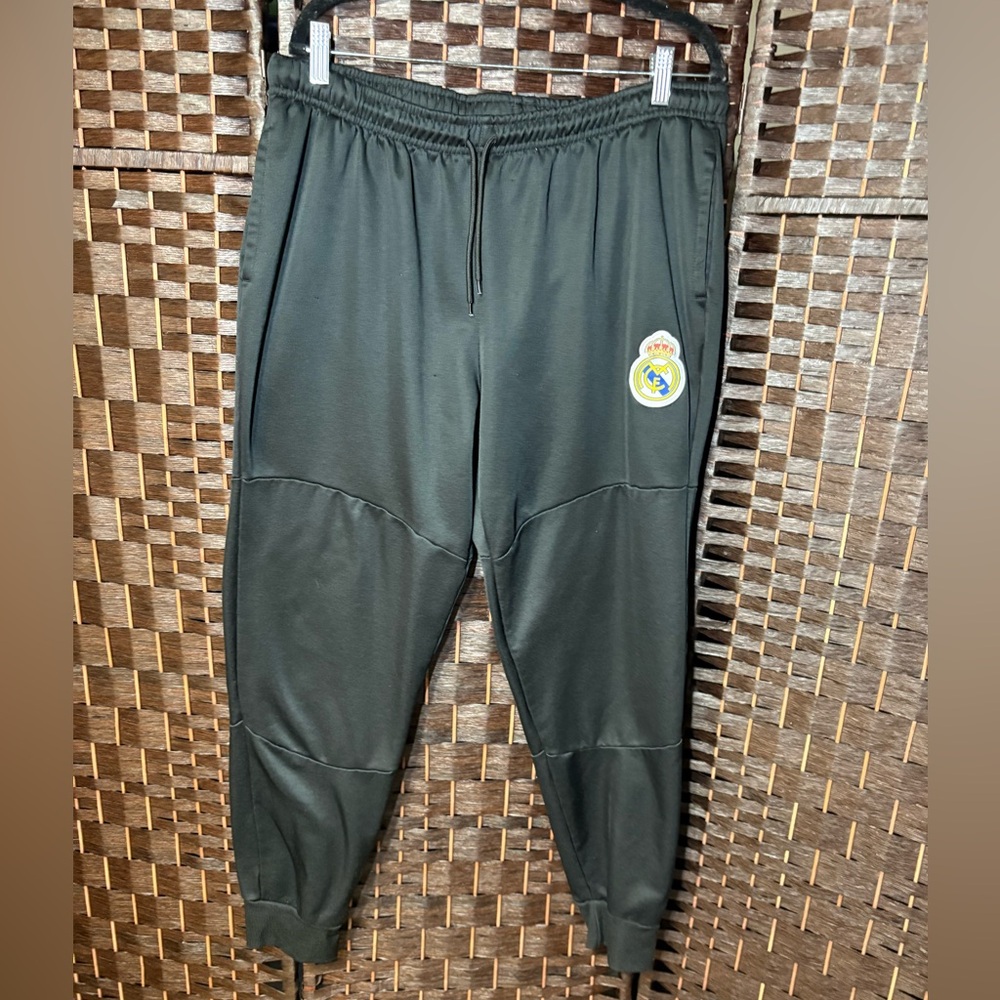 Real Madrid Fleece Joggers Men’s XL Black | Embroidered Crest